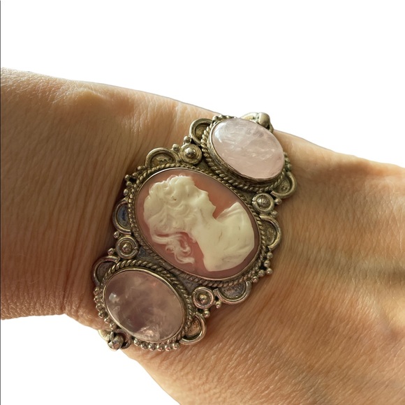 Shell Cameo and Rose Quartz SS Bracelet - Picture 2 of 7